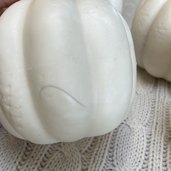 Pumpkin decor 5 white lightweight foam plastic used see stray marks/blemishes - Picture 6 of 11